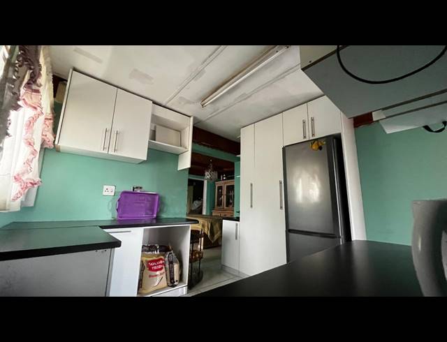 5 BEDROOM HOUSE FOR SALE IN UMLAZI BB